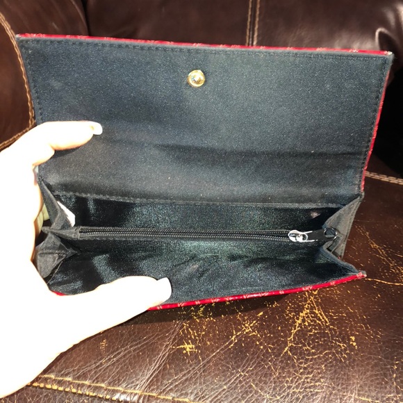 Red wallet - Picture 2 of 5